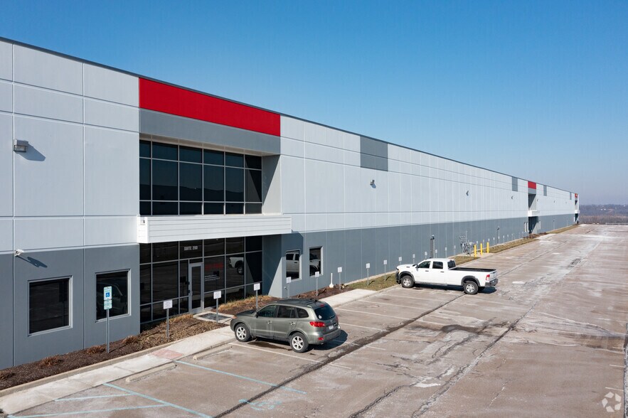 More Photos Of 4250 Port Union Rd, West Chester Distribution For Lease