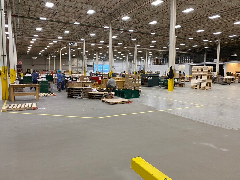 More Photos Of 100 Harbor Dr, Charlevoix Manufacturing For Sale