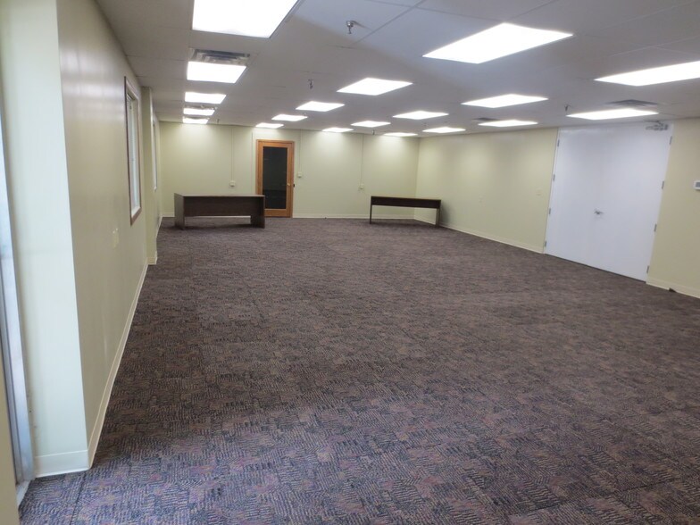 More Photos Of 2233 49th Ave N, Minneapolis Warehouse For Sale