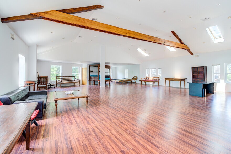 More Photos Of 525 N Dean St, Englewood Storefront Retail Office For Sale