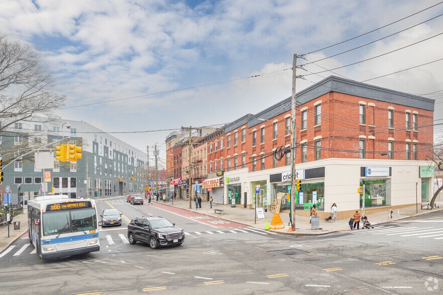 More Photos Of 25 Victory Blvd, Staten Island Office For Lease