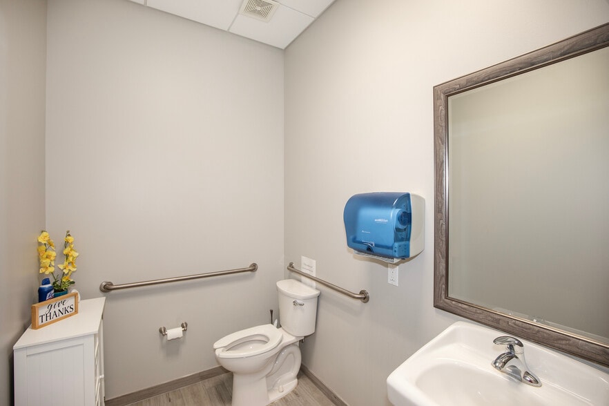 More Photos Of 2605 Columbia Memorial Pky, Kemah Office For Lease