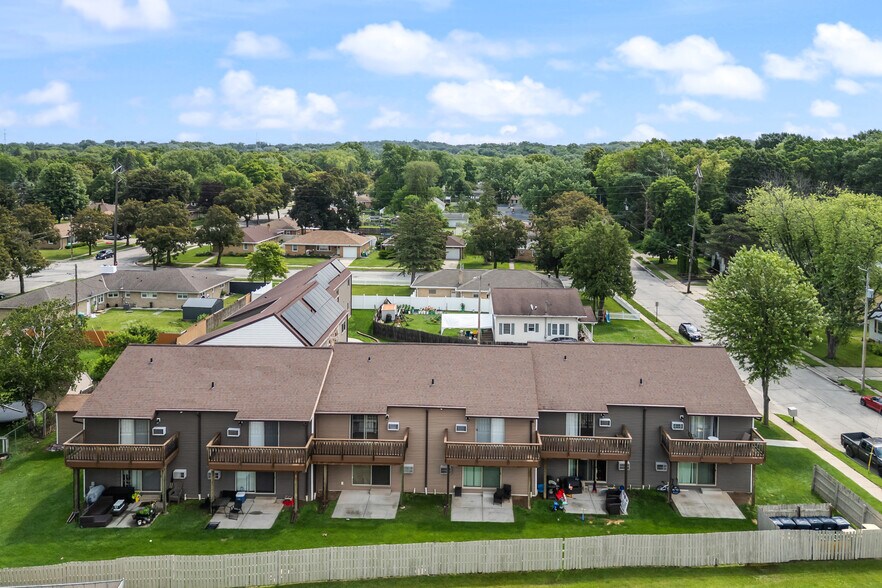 More Photos Of 1747 Oakdale Ave, Green Bay Apartments For Sale