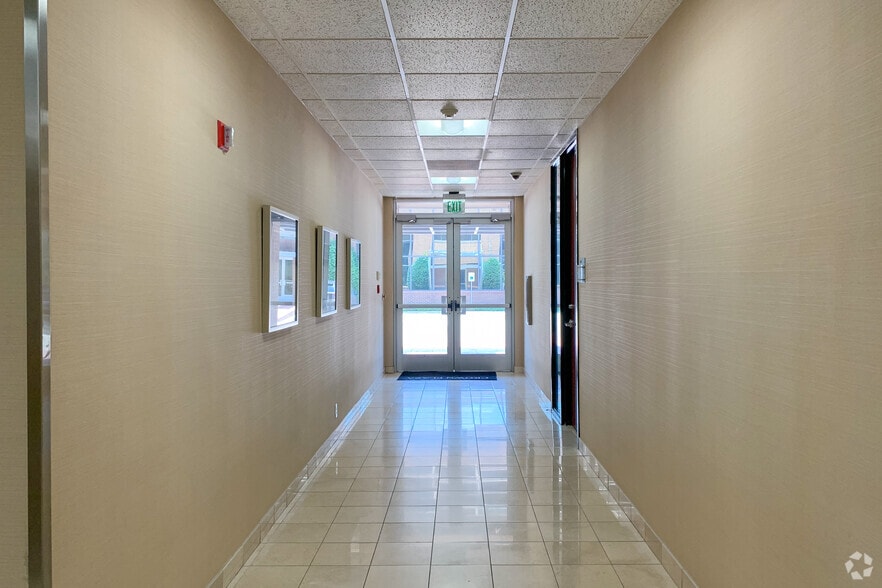 More Photos Of 11498 Luna Rd, Farmers Branch Unknown For Lease