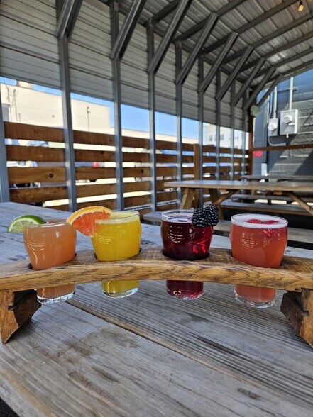 More Photos Of 1335 14th Ave, Longview General Retail For Sale