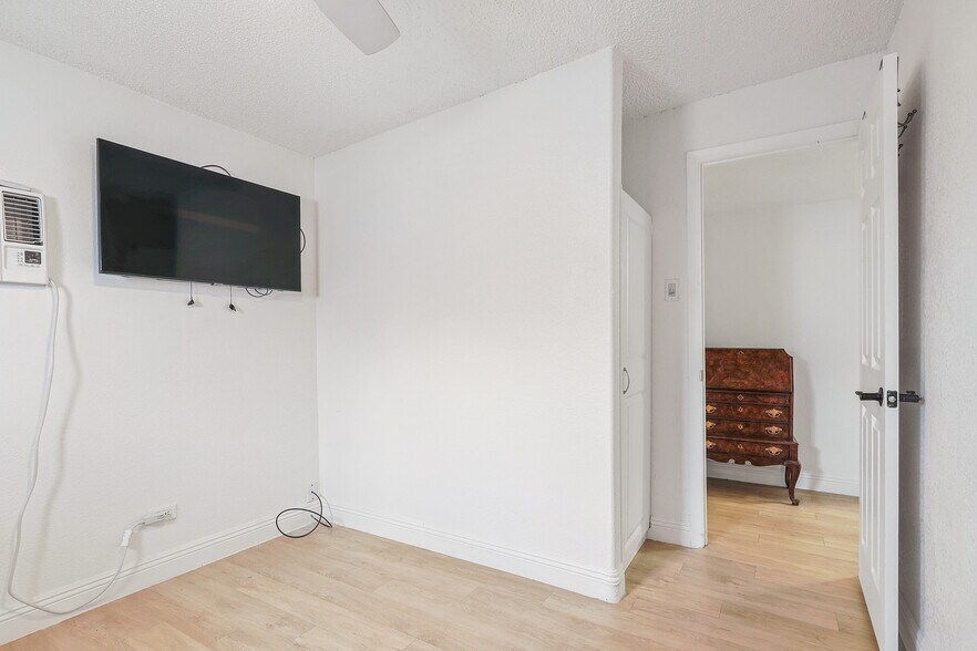 More Photos Of 303 Tin St, Henderson Office Residential For Sale