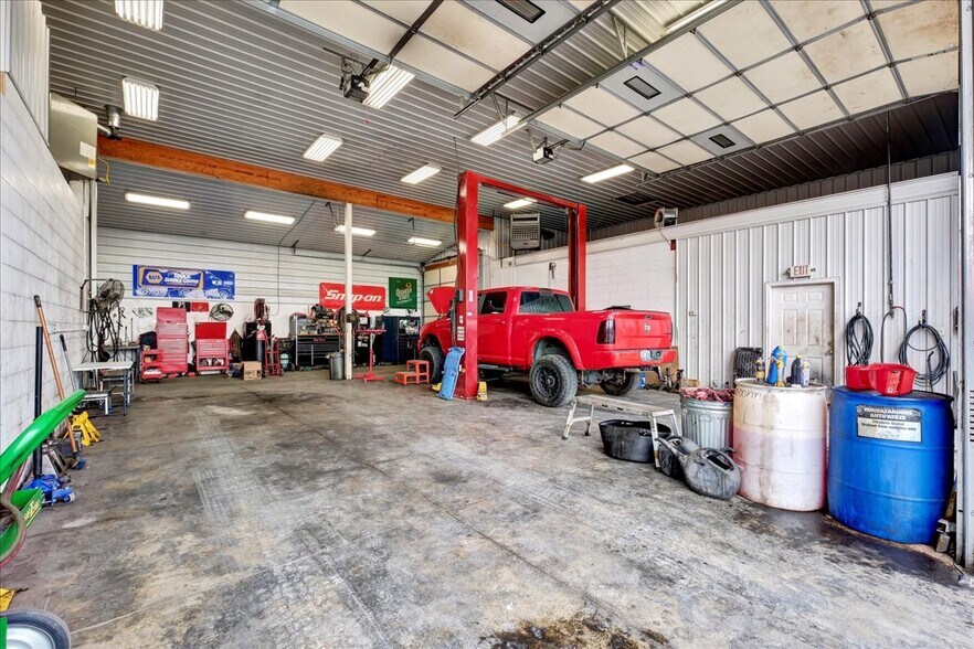 More Photos Of 133 W Blue Lick Rd, Shepherdsville Auto Repair For Sale