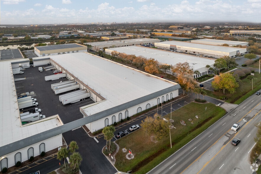 More Photos Of 3320 Vineland Rd, Orlando Unknown For Lease