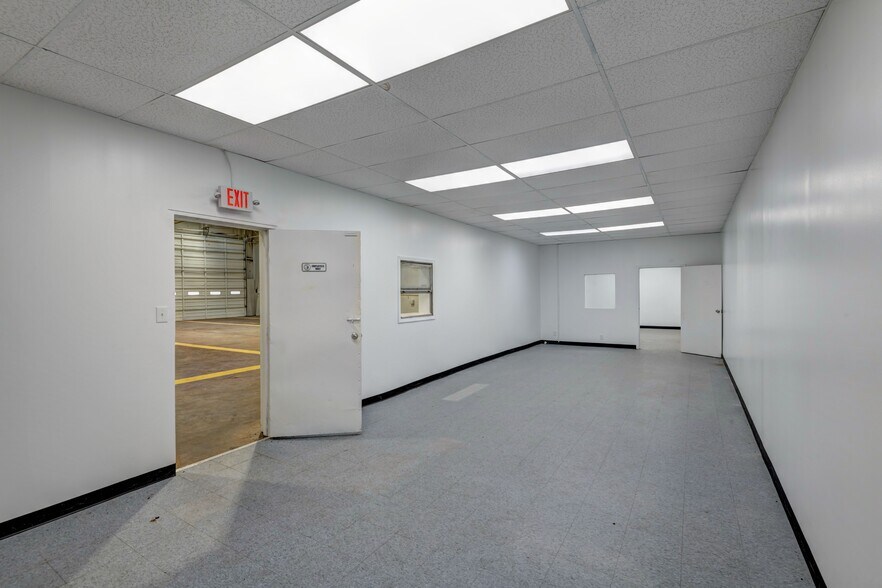 More Photos Of 5963 Lees Mill Rd, Forest Park Distribution For Lease