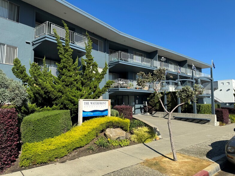 Primary Photo Of 2051 Shoreline Dr, Alameda Apartments For Sale
