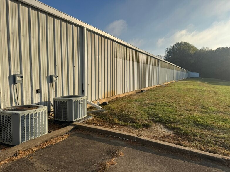 More Photos Of 4616 Enterprise Dr, Bartonville Industrial For Sale