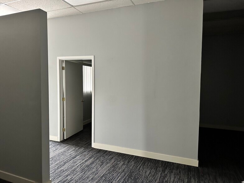 More Photos Of 10931-10991 Rosecrans Ave, Norwalk Unknown For Lease