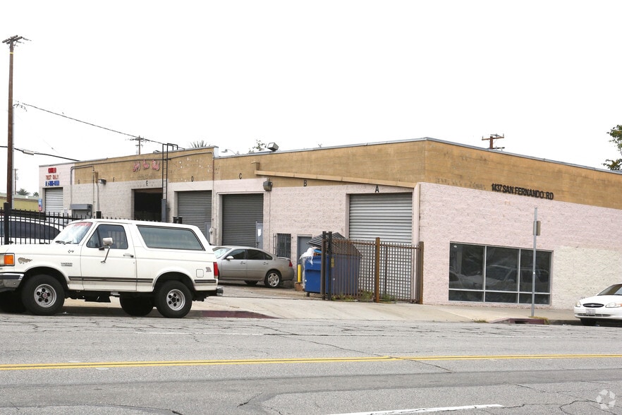 More Photos Of 1437 San Fernando Rd, San Fernando Showroom For Lease