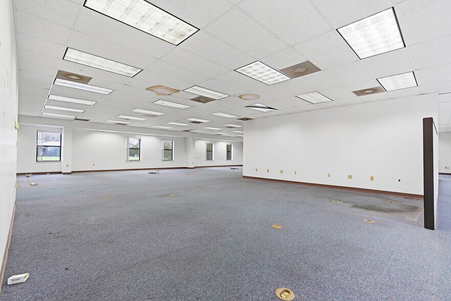 More Photos Of 718 N Martin St, East Prairie Office For Sale