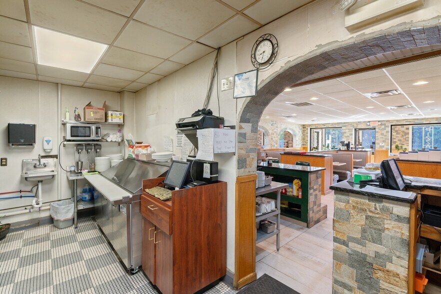 More Photos Of 232 W Moorestown Rd, Wind Gap Restaurant For Sale