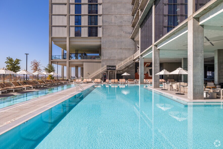 More Photos Of 200 W Monroe St, Phoenix Coworking Space