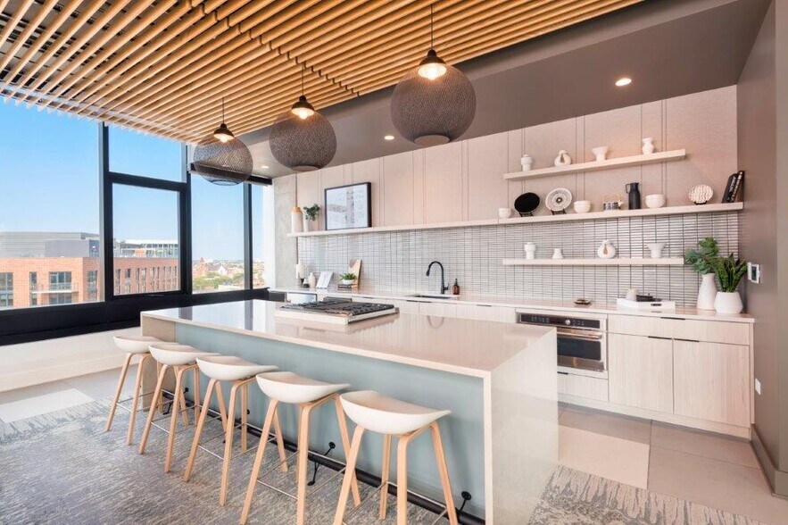 More Photos Of 730 N Milwaukee Ave, Chicago Apartments For Lease