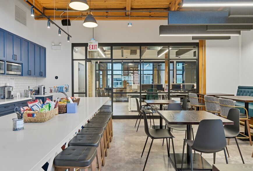 More Photos Of 303 W Erie St, Chicago Office For Lease