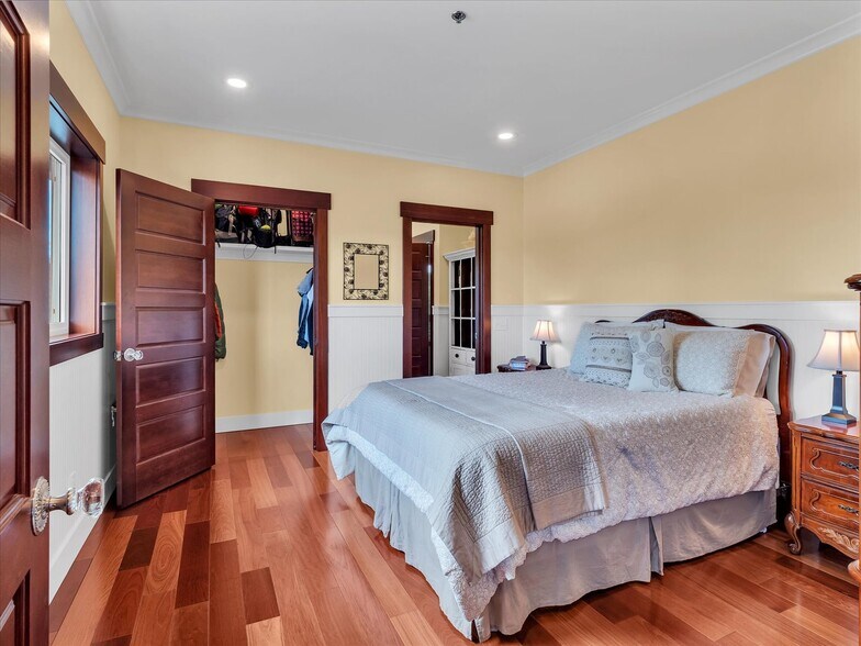 More Photos Of 1421 Pioneer Hwy, Stanwood Restaurant For Sale