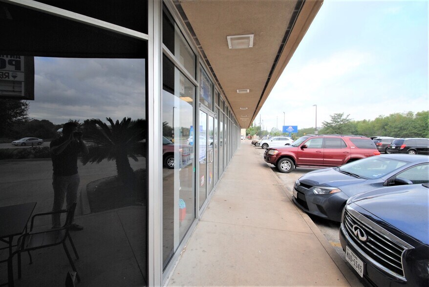 More Photos Of 20551 N I-45, Spring Unknown For Lease