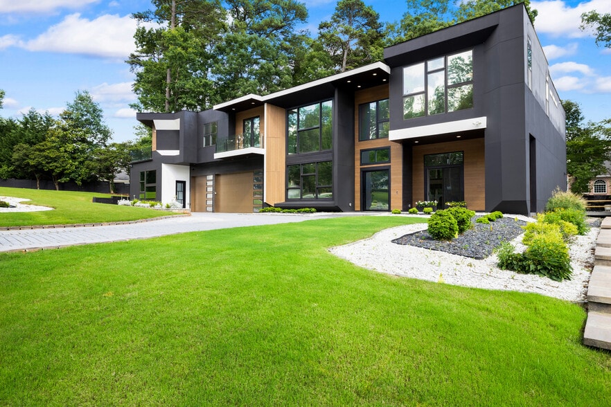 More Photos Of 2401 Greenglade Rd NE, Atlanta Specialty For Sale