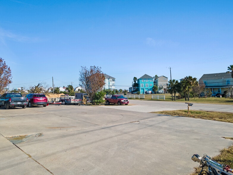More Photos Of 8428 Teichman Rd, Galveston Showroom For Sale