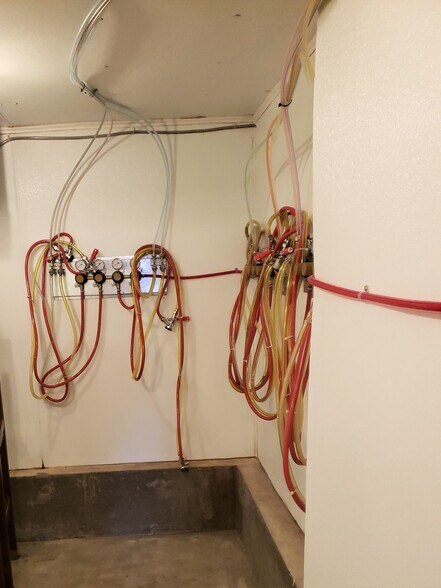 More Photos Of 127 Elm St, Hatfield Restaurant For Lease