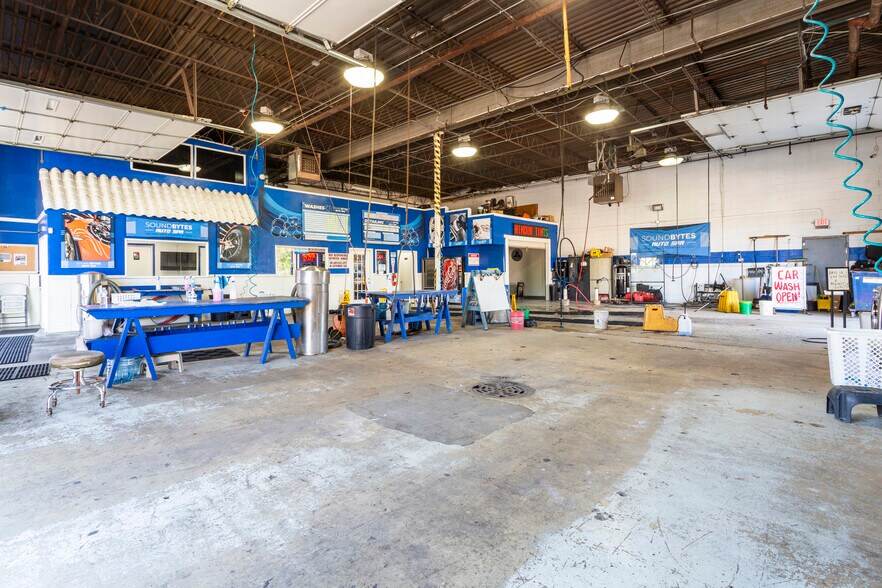More Photos Of 320 Lake St, Maywood Carwash For Sale