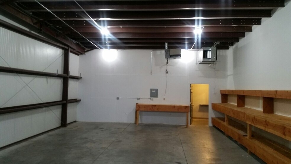 More Photos Of 11529-11531 Portal Rd, La Vista Warehouse For Lease