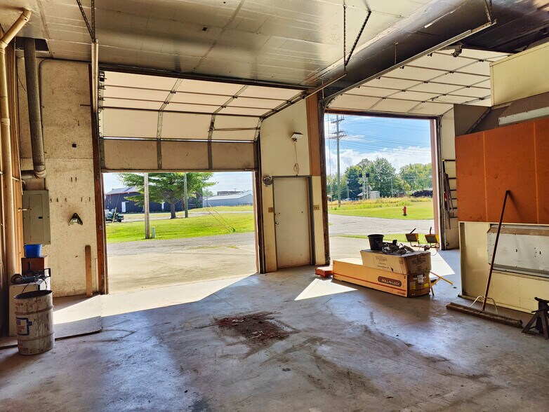 More Photos Of 202 N. Sixth St, Altamont Industrial For Sale