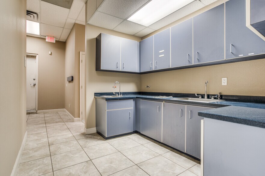 More Photos Of 605-607 6th St N, Texas City Restaurant For Sale