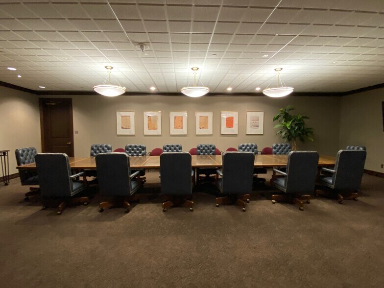 More Photos Of 330 Marshall St, Shreveport Medical For Lease