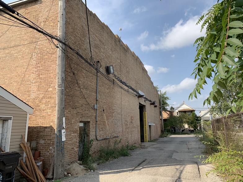 More Photos Of 2956 W 38th St, Chicago Manufacturing For Lease