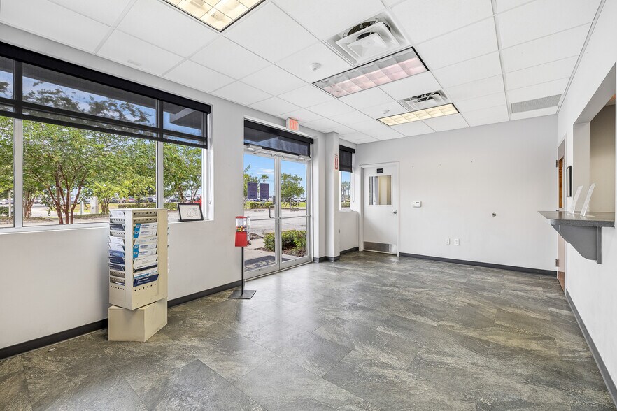 More Photos Of 9707 Bachman Rd, Orlando Warehouse For Lease