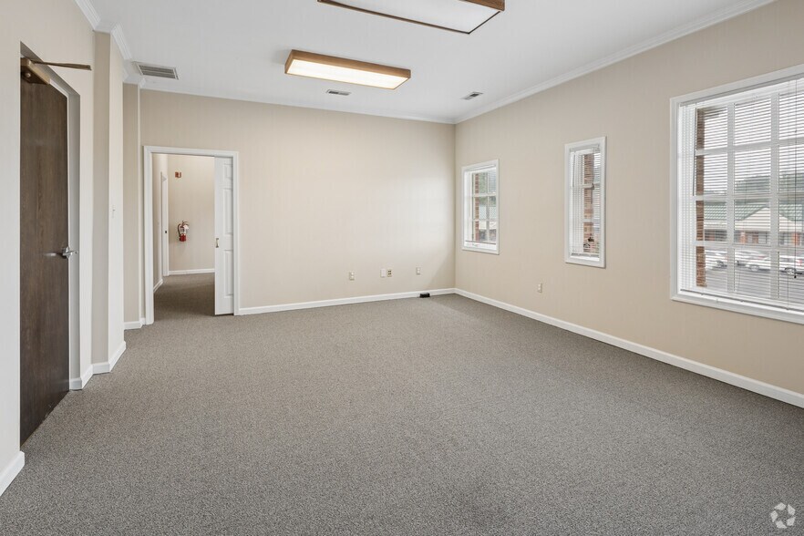 More Photos Of 3920 Plank Rd, Fredericksburg Office Residential For Sale