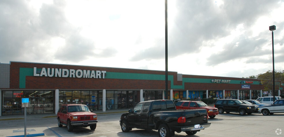 More Photos Of 4941 E Busch Blvd, Tampa Storefront For Lease