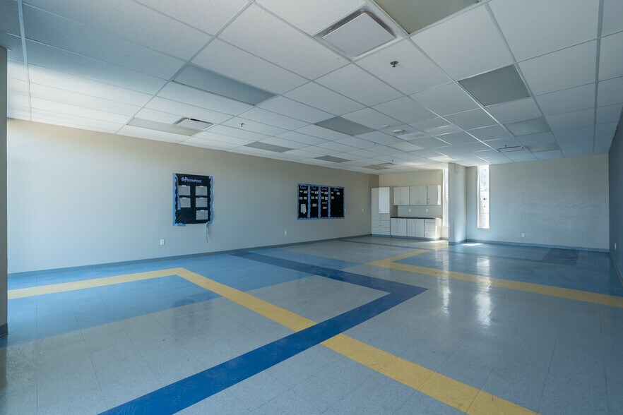 More Photos Of 2645 N 24th St, Phoenix Schools For Lease