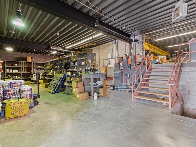 More Photos Of 126 S Maple St, Nowata Office For Sale