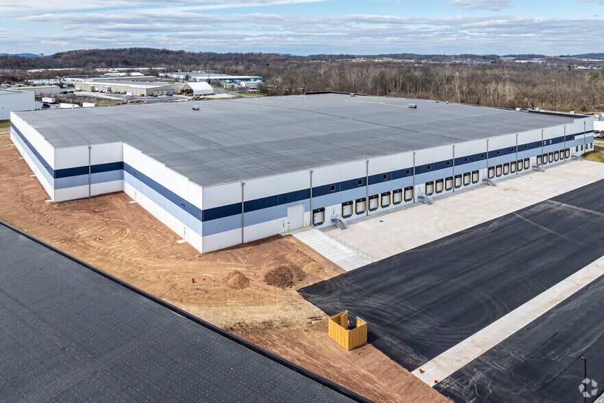More Photos Of 60 Industrial Rd, Elizabethtown Distribution For Sale