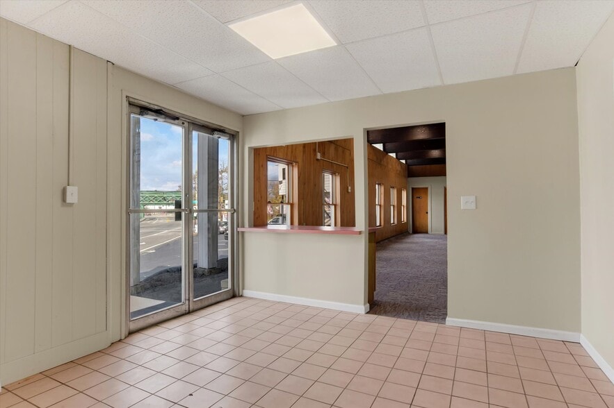 More Photos Of 100 Old York Rd, New Cumberland Storefront Retail Office For Lease