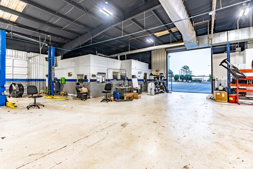 More Photos Of 1809-1811 Gallatin Pike N, Madison Auto Dealership For Lease