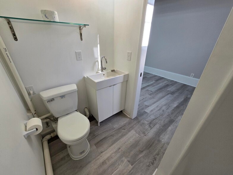 More Photos Of 1667 E 40th St, Cleveland Loft Creative Space For Sale