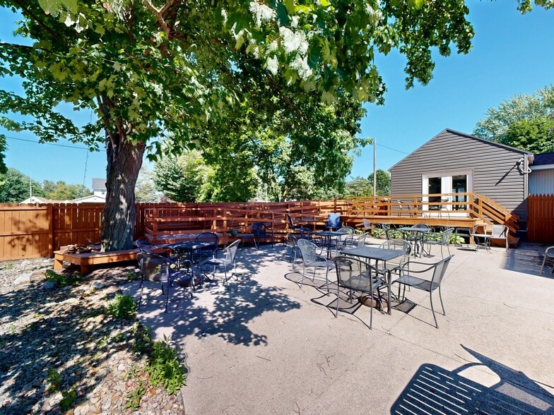 More Photos Of 6990 W Lake Rd, Fairview Restaurant For Sale