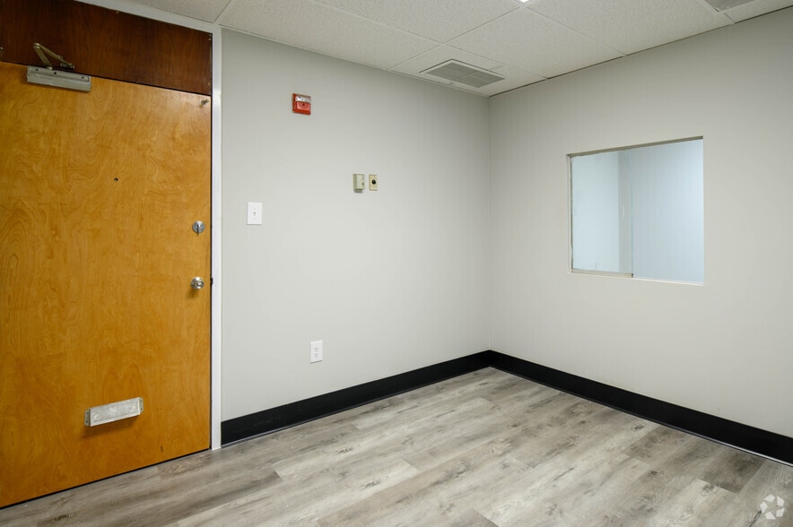 More Photos Of 1335 W Tabor Rd, Philadelphia Medical For Lease