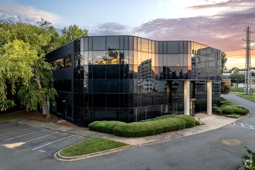 More Photos Of 741 Kenilworth Ave, Charlotte Office For Lease