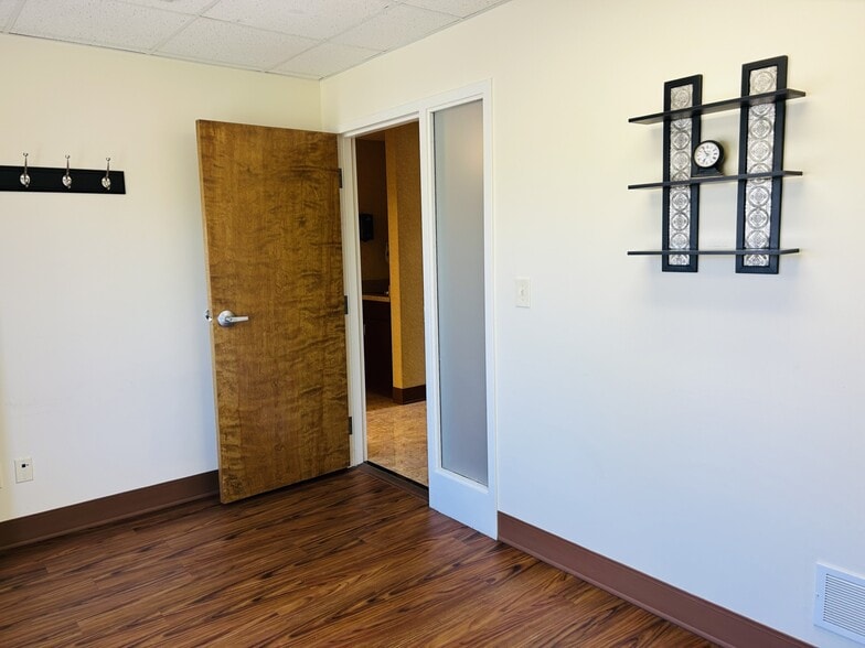 More Photos Of 3006 Glenmore Ave, Cincinnati Medical For Lease