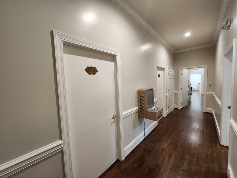 More Photos Of 1280 Fairway St, Bowling Green Office For Lease