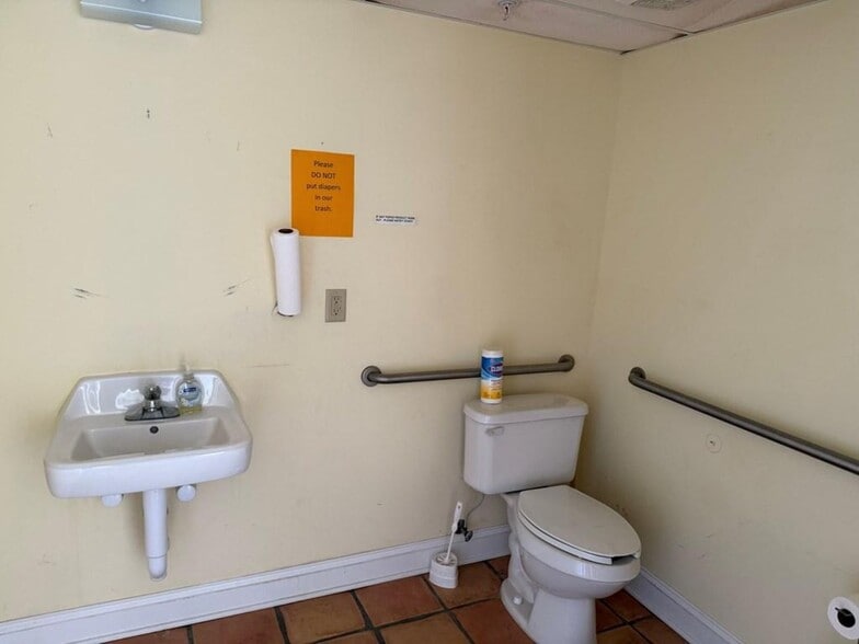 More Photos Of 327 Main St, Greenwood Office For Sale