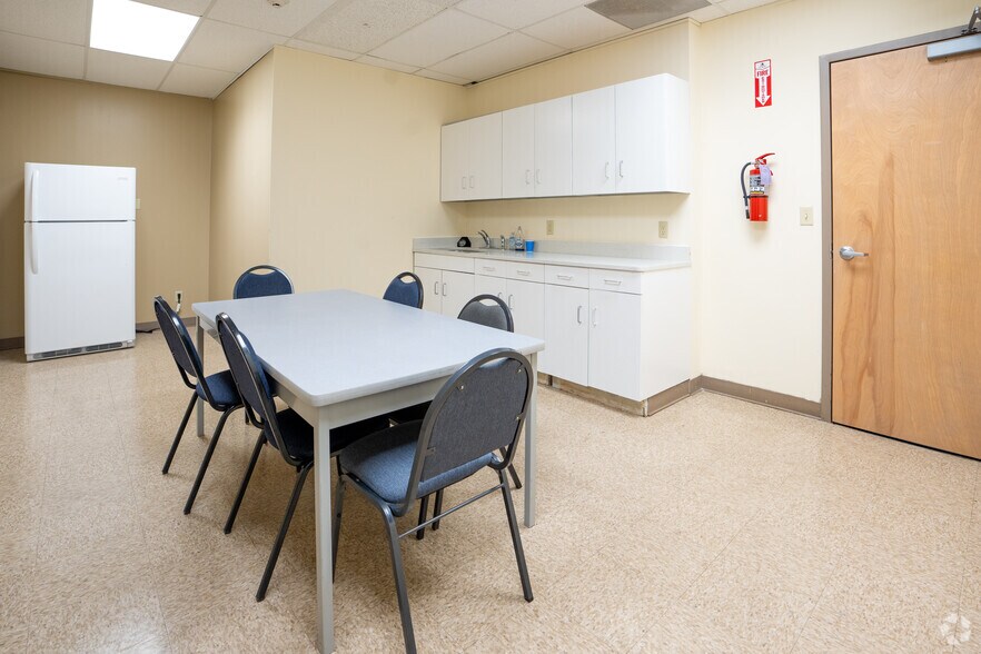 More Photos Of 200 Beacon Pky W, Birmingham Office For Lease