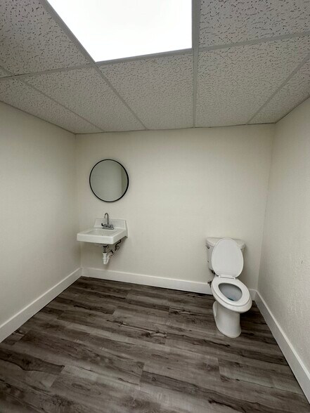 More Photos Of 1013 E Dallas St, Mansfield Office For Lease